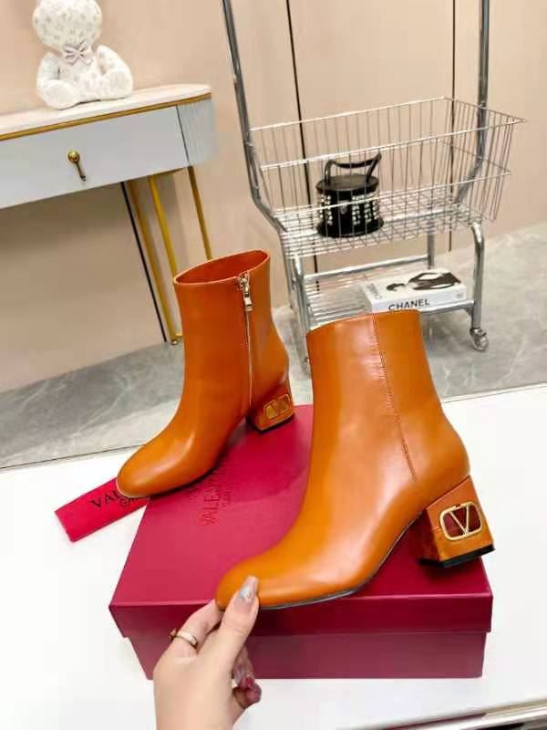 Va1e*ntin0 boots